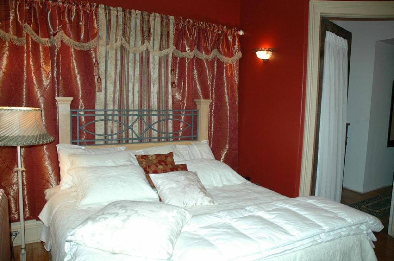Sommerville Court Motel Bed & Breakfast Lucknow Exterior photo